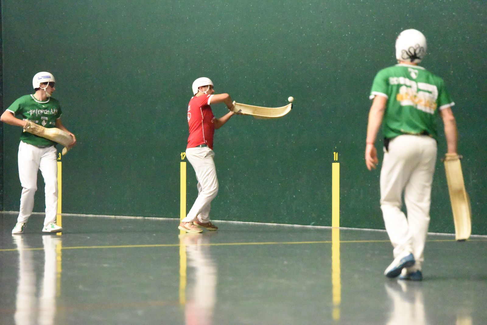 Jérôme Portet bien encadré par l'adversaire.