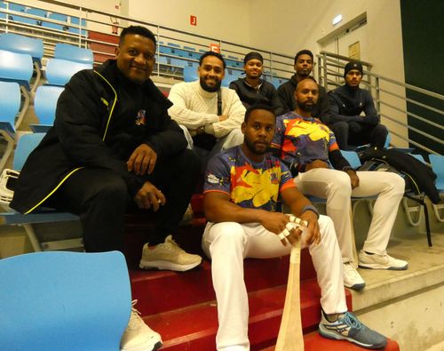 Avec Frédéric Fontano, le groupe des Réunionnais.f