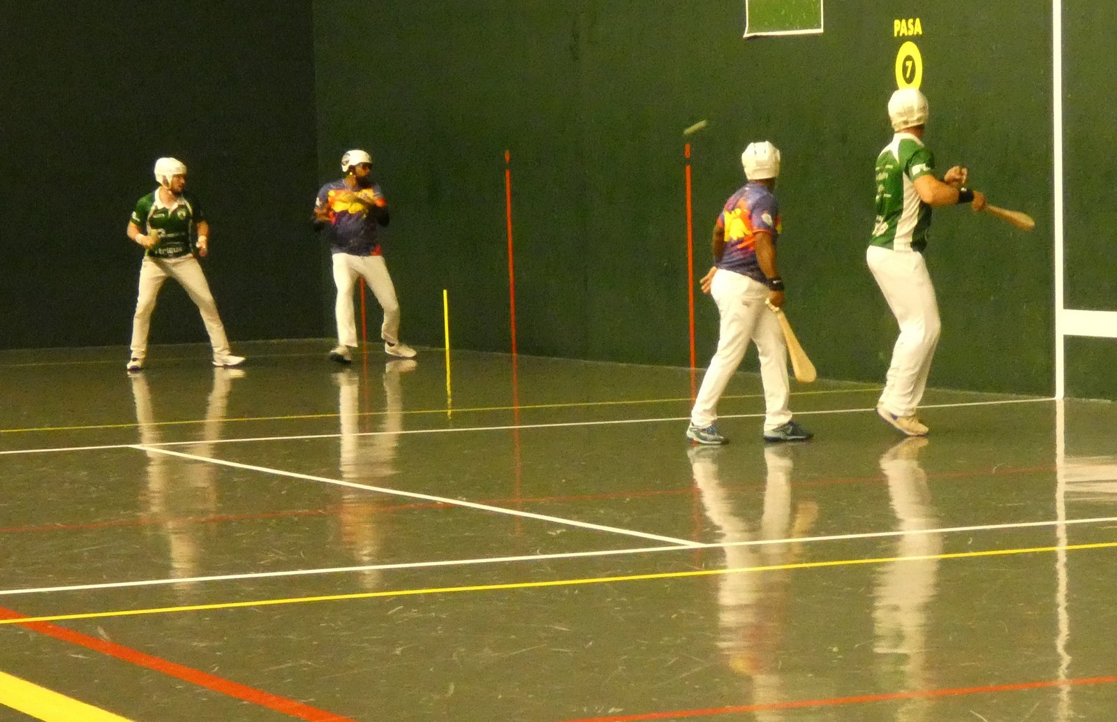 Mangaman à la relance au fond.