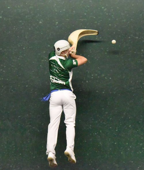 Urreisti collé au mur