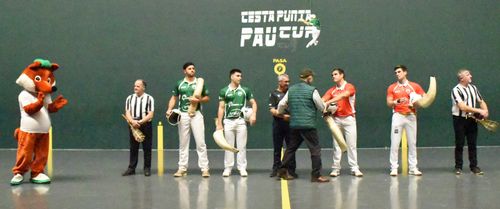 Le président Pierrou saluant juges et joueurs