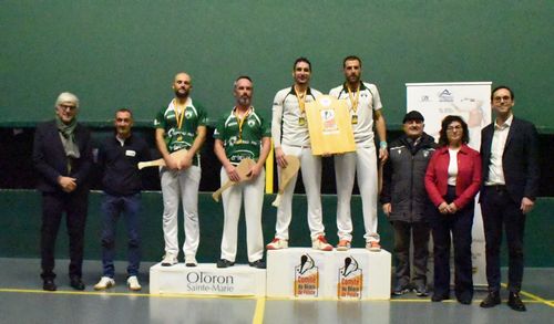 Le podium avec les autorités oloronaises