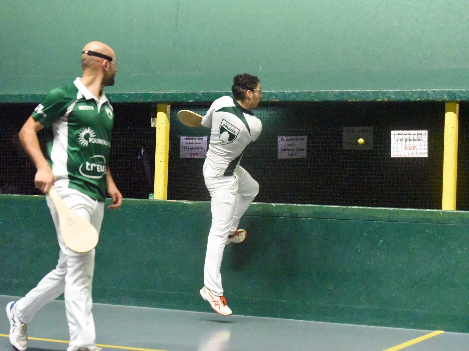 Echeverria défend le filet...