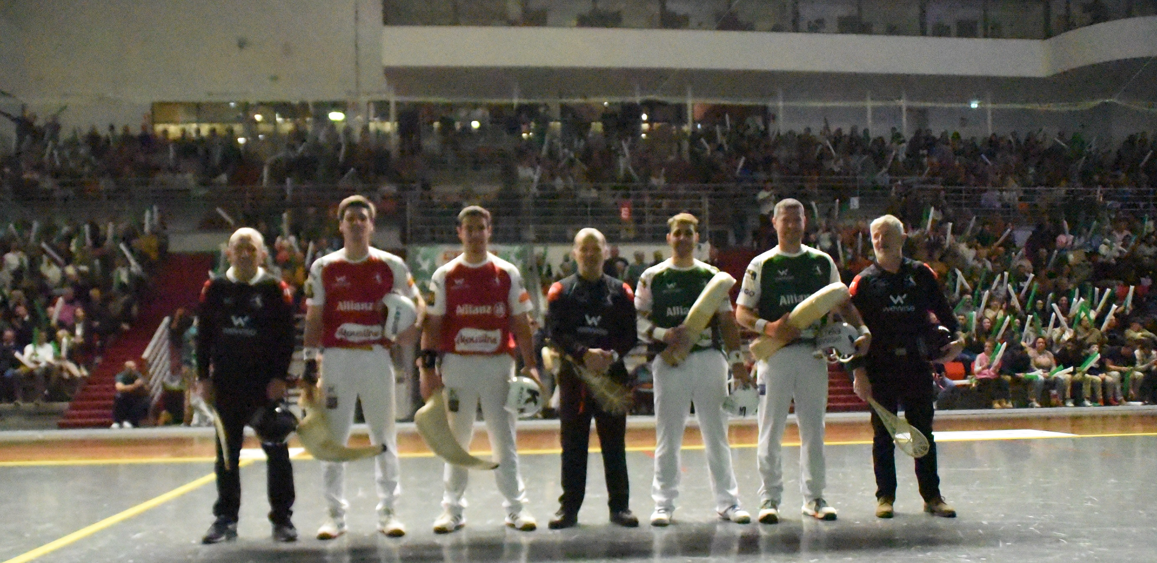 Les deux duos devant un jaï alaï complet!
