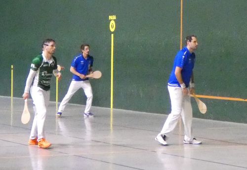 Gonzales au secon plan le grand bonhomme de la finale.