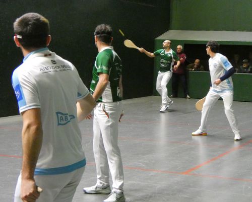 Du très bon florent Mendivé au fond