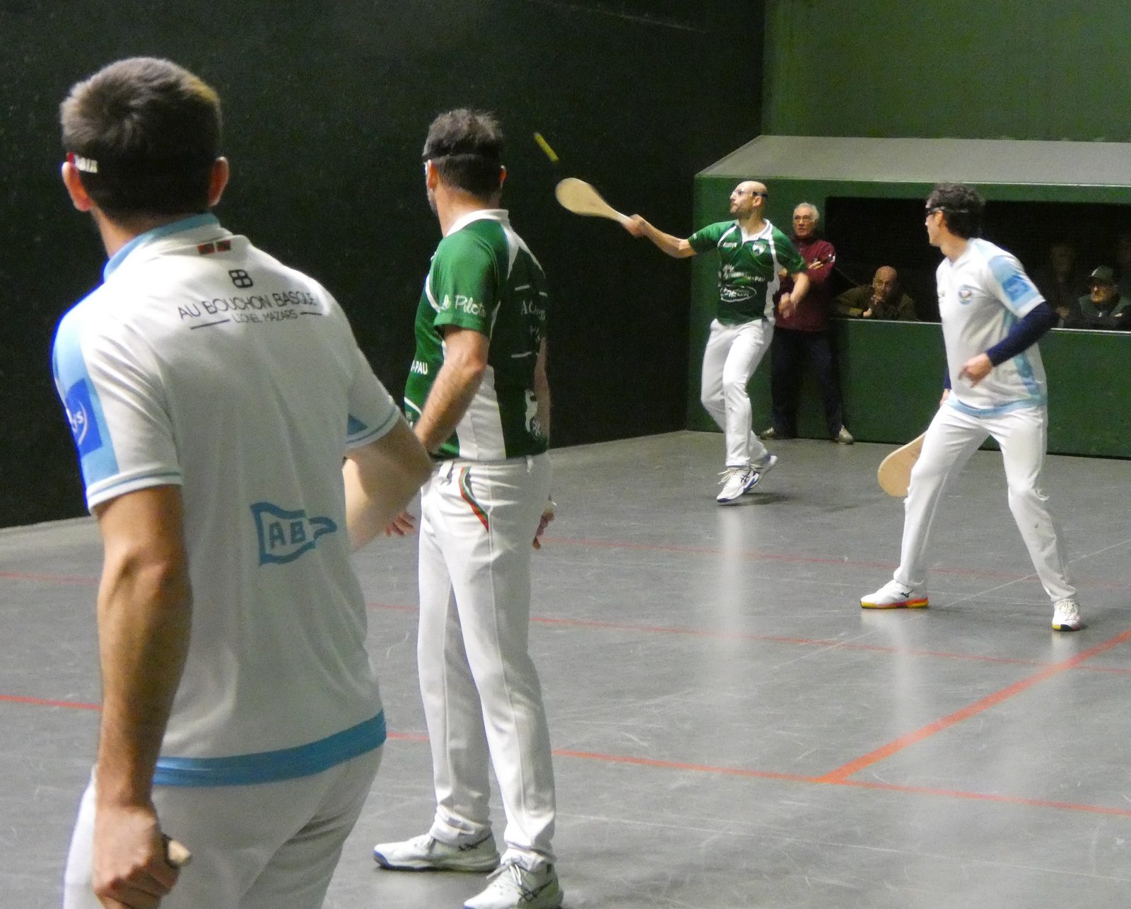 Du très bon florent Mendivé au fond