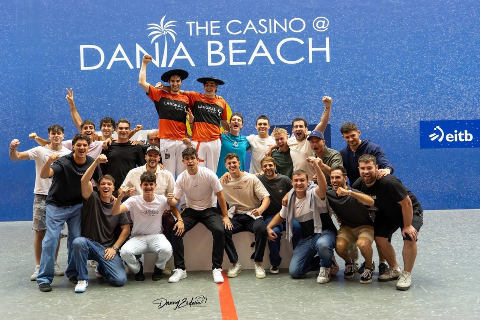 Le groupe des pelotaris fête les Soro et la fin de saison (photos Danny Erdocio)i