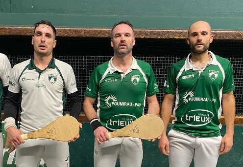 Mendivé à droite n'a pas de pala, blessé, il l'a passé à Echeverria 