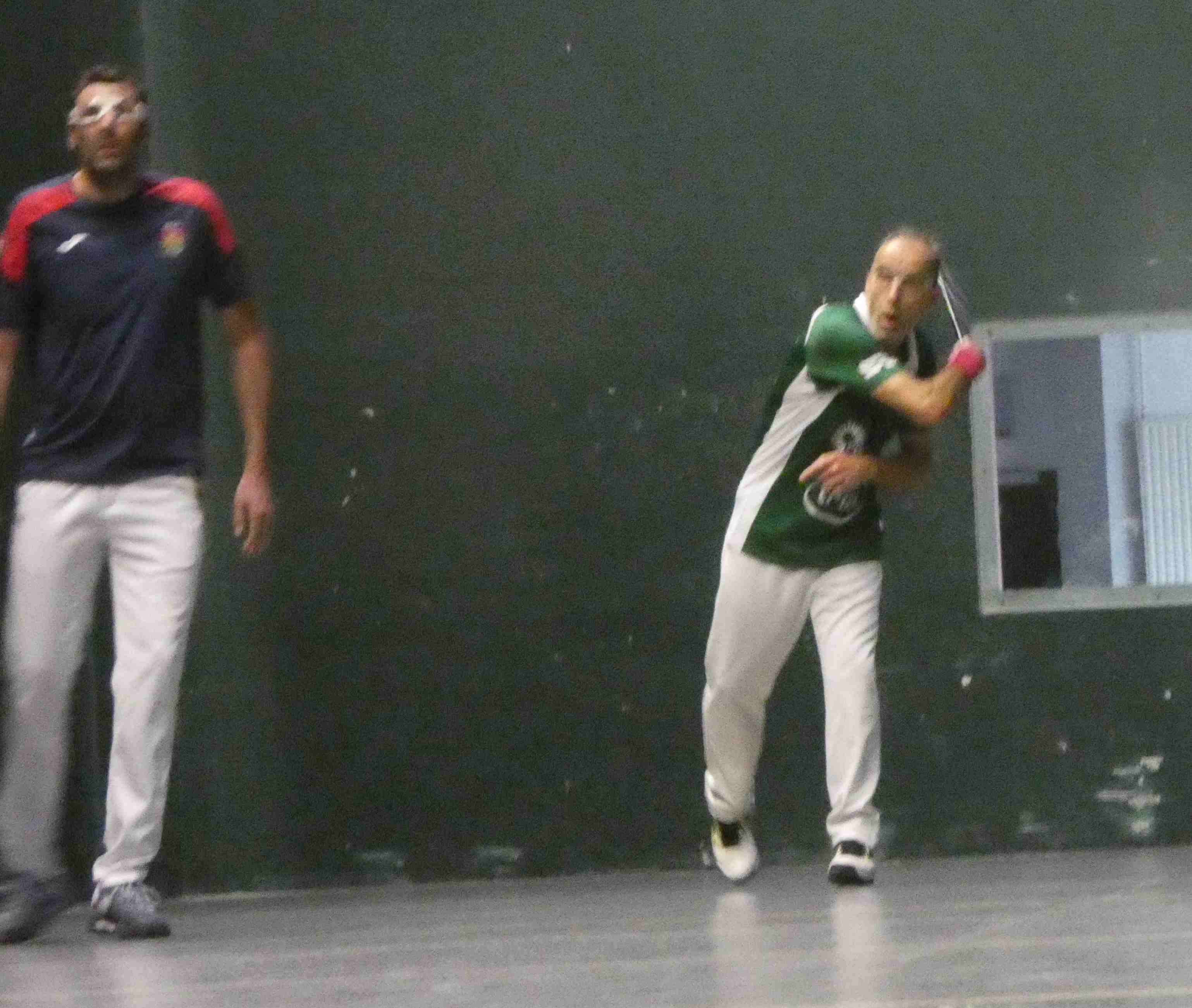 Jauréguiberry  solide derrière