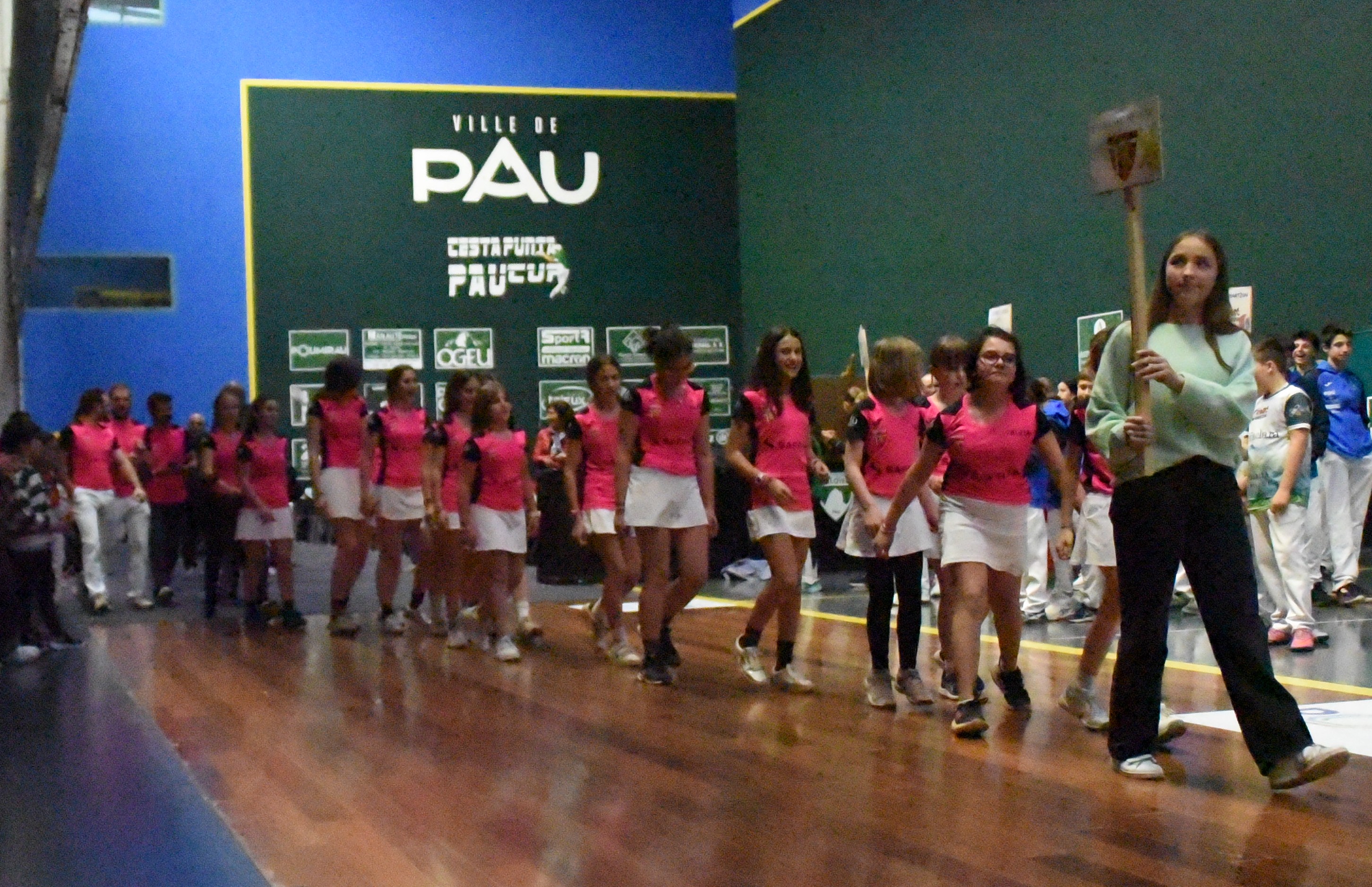 Chapeau Esquiule qui envoie une équipe totalement féminine!