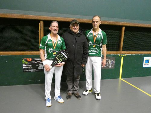 Le beau parcours de nos anciens méritait bien les félicitations du président.