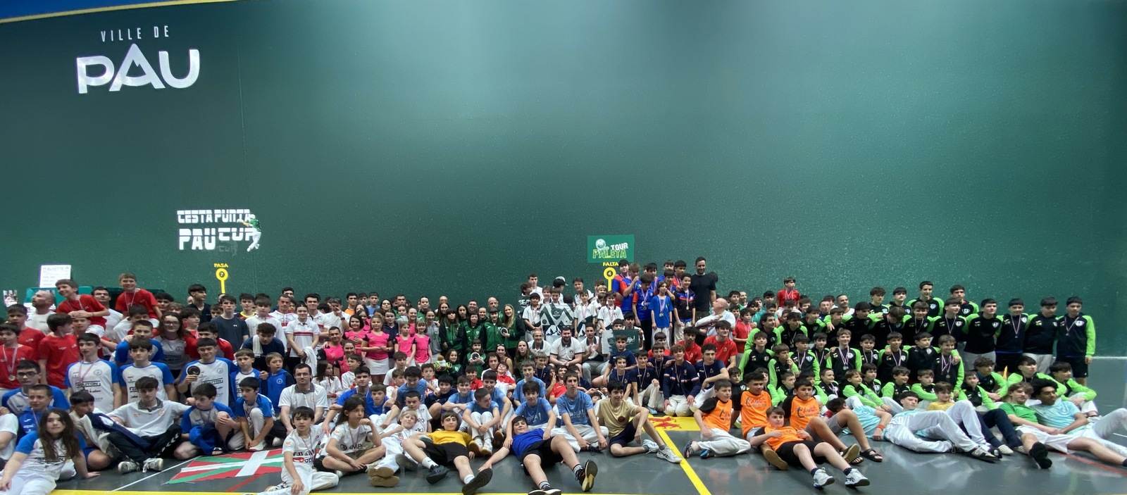 La photo de toutes les délégations, une grande famille.f