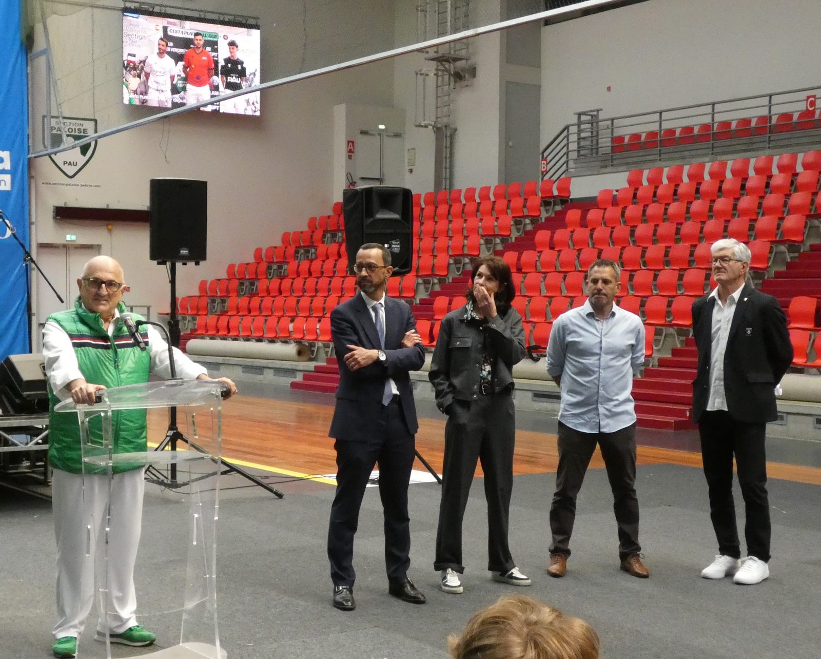 Gérard Pierroutrès brillant dans son discours ouvre devant le maire Jérôme Marbot, Nathzlie Cabannes , Peïo Lavigne et Christian Loustaudine.
