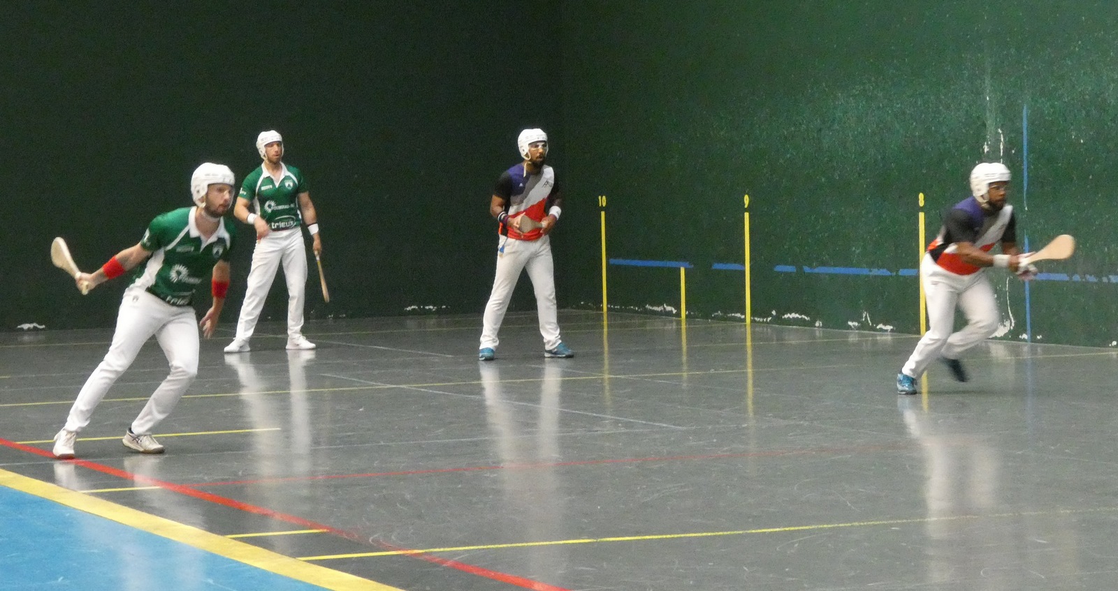 Les deux avants dans les starting blocks