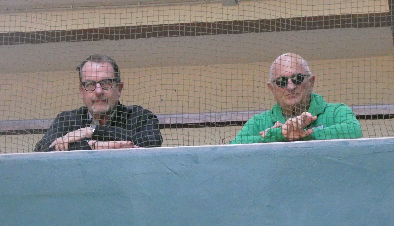 Xavier Cazaubon president de la FIPV et Gérard Pierrou celui de la Section deux spectateurs très attentifs