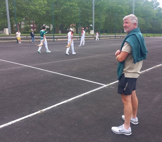 Au bord de la cancha avec les jeunes...