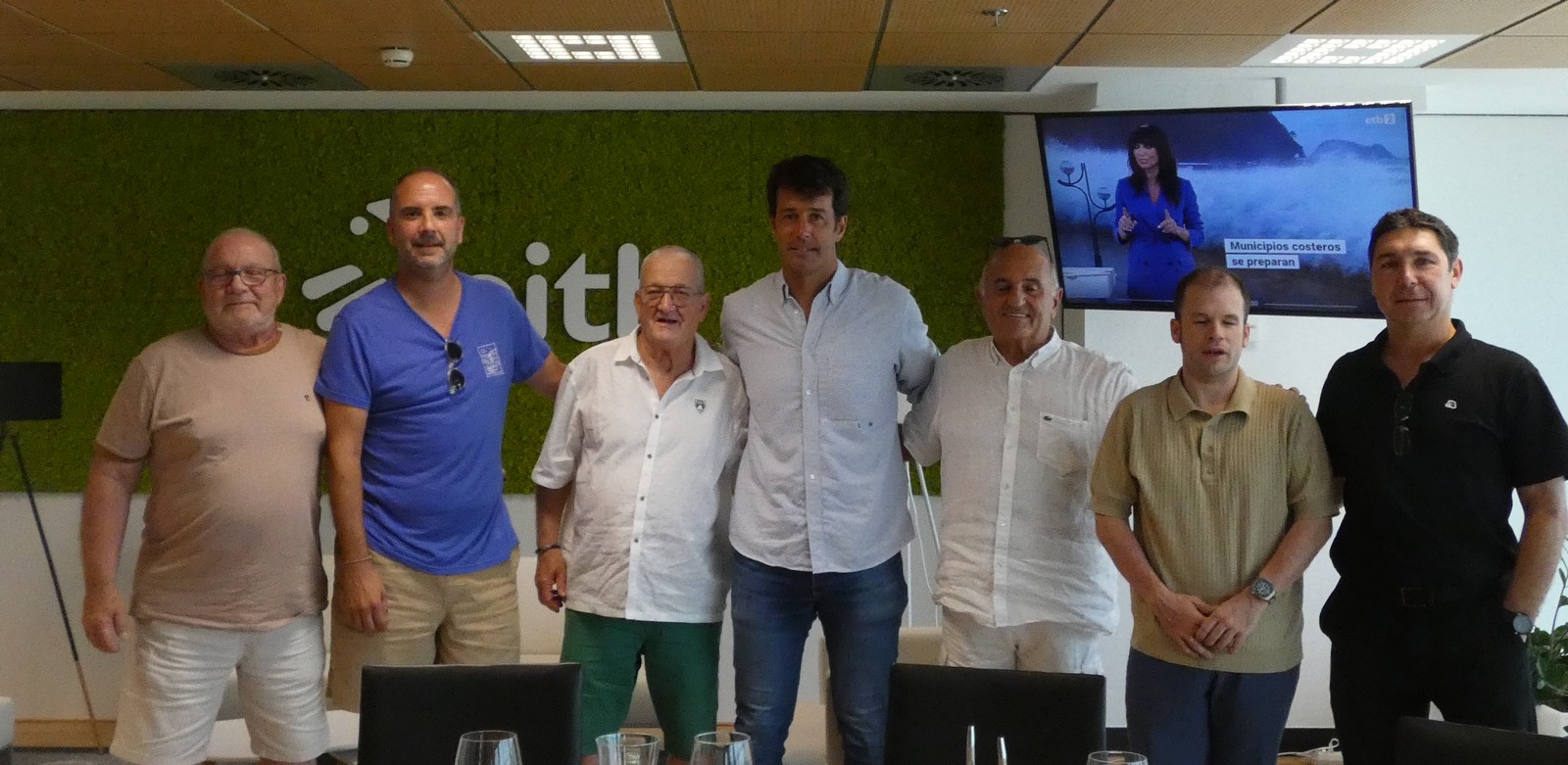 En compagnie du directeur des sports et de Goïkoxea.iïe 