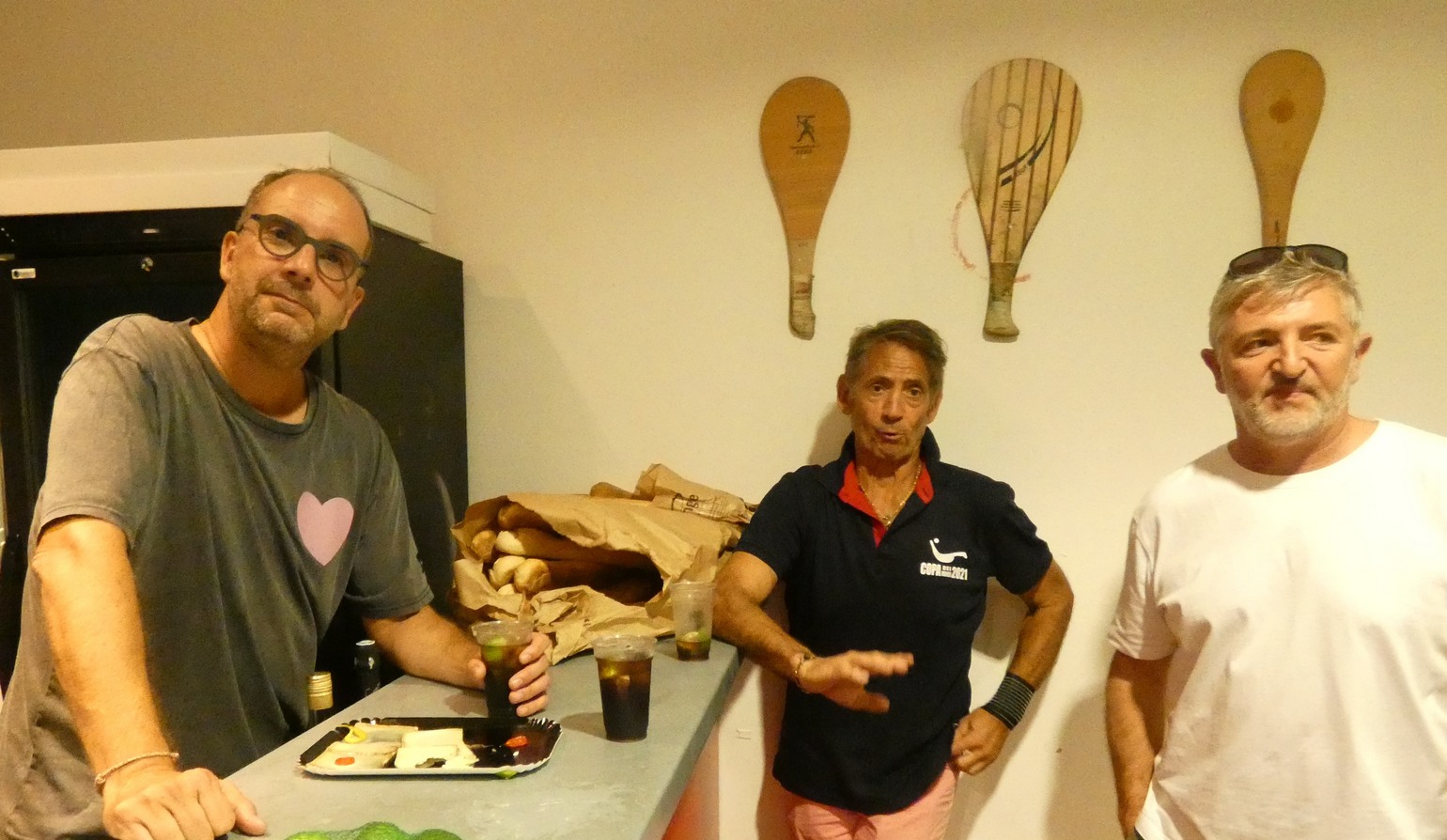 La soirée s'achève autour d'un casse croûte  pour refaire la partie avec J.M. Olharan et D. Lagourgue.