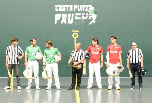 La présentation des duos et des arbitres