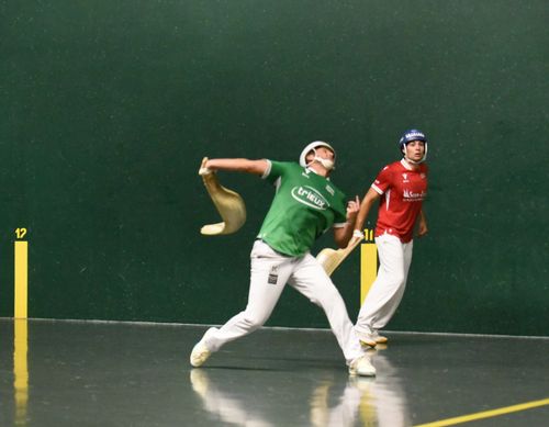 Basque va chercher lopin derrière