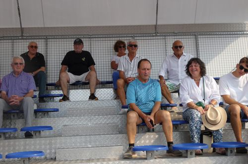 Le coin palois des tribunes.