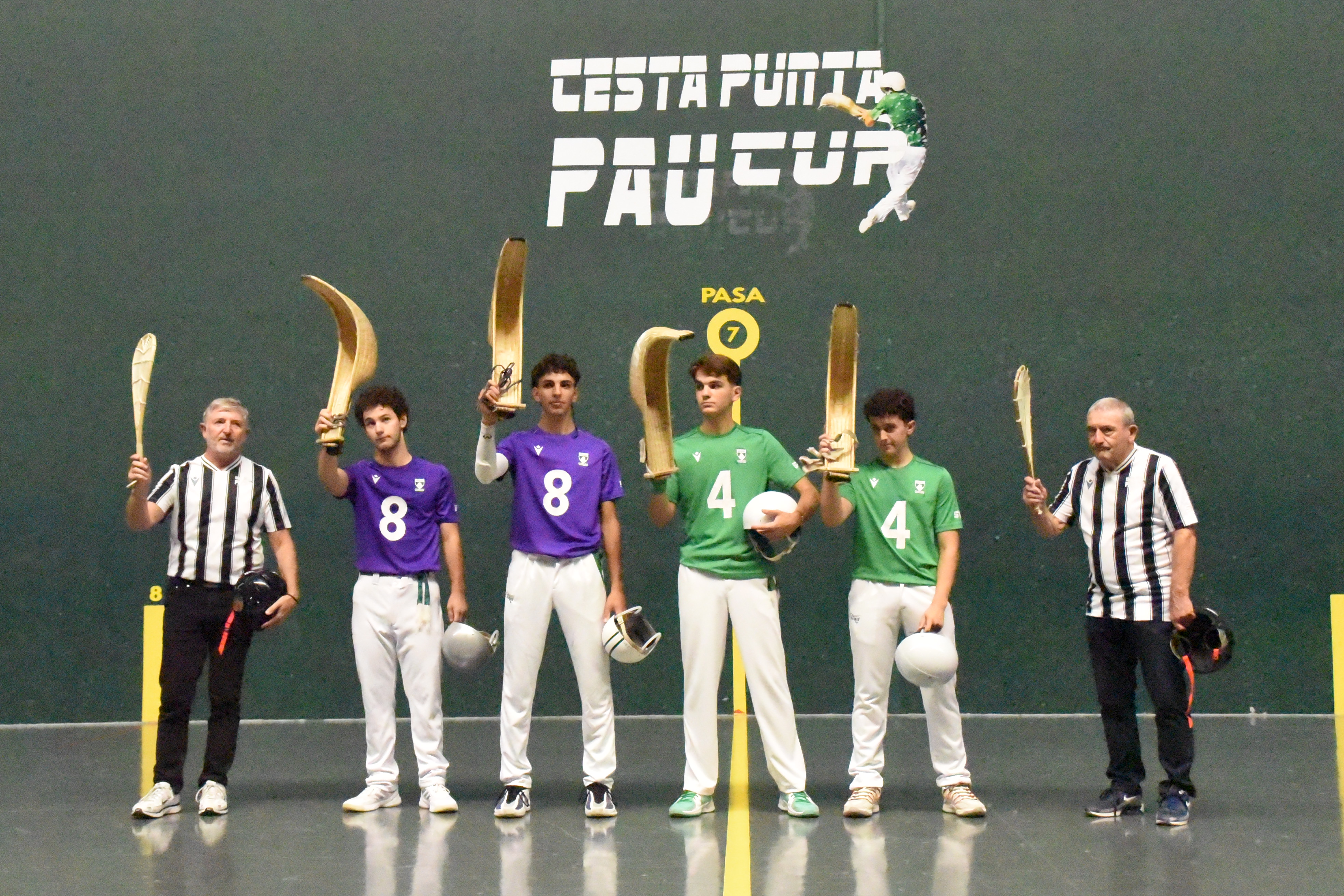 Le salut du pelotari au public