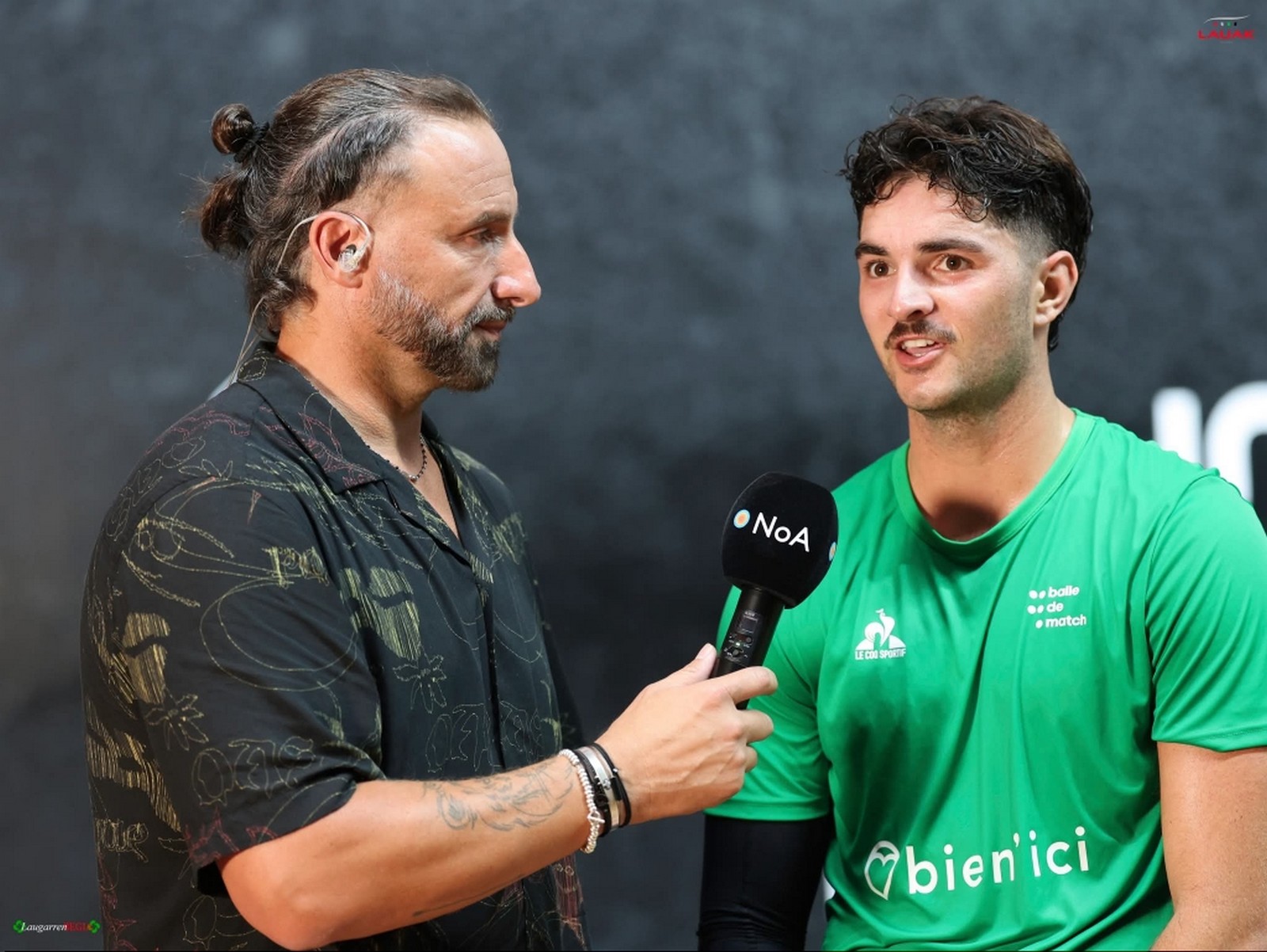 Tout heureux au micro d'Eric Irastorza