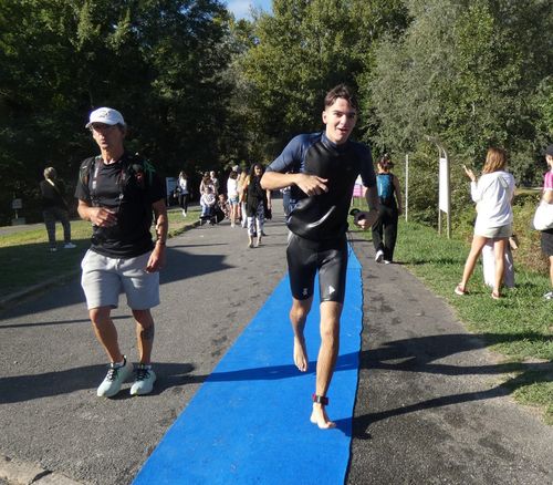 Clément Antiga vers le parc à vélo.