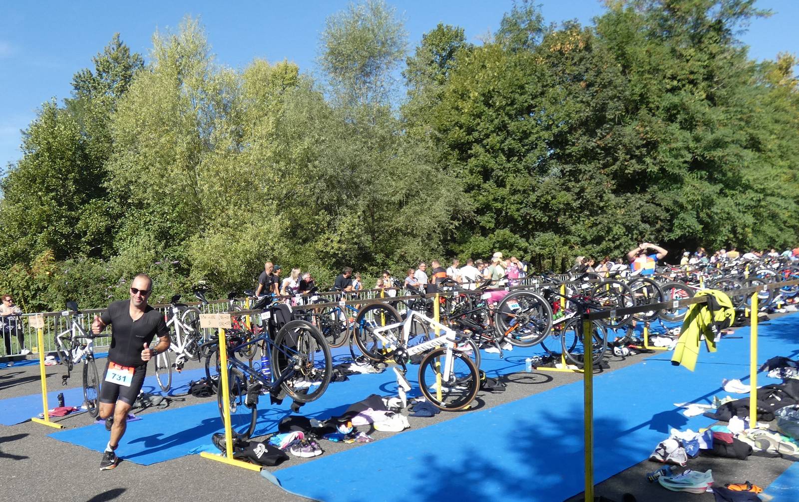 Parc à vélo d'ou Christophe Pierrou sort!