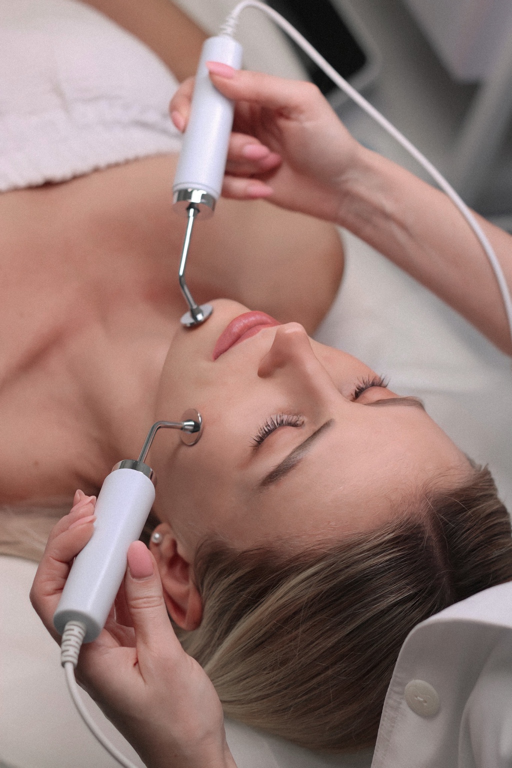 Facial treatment with skincare technology