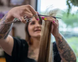Haircut at a salon using Booksy