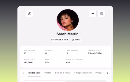 Carte de profil utilisateur montrant la photo de Sarah Martin, les statistiques de rendez-vous et les onglets de navigation dans une application de gestion des clients.