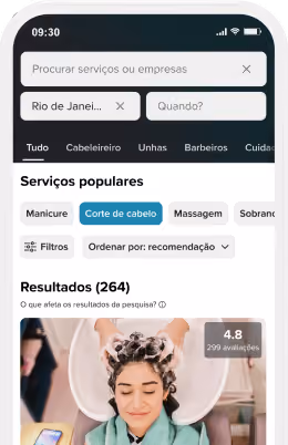 Tela do aplicativo móvel mostrando filtros de pesquisa e listas de barbearias com imagens e uma classificação de 5,0 de 200 avaliações.