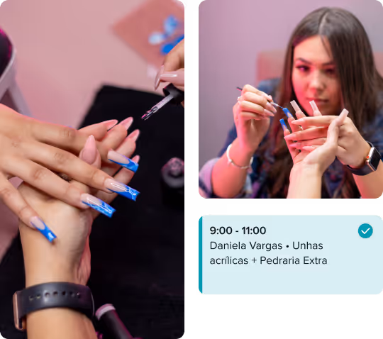 O técnico aplica unhas de acrílico azul com detalhes de strass nas mãos de uma cliente em um salão de beleza.
