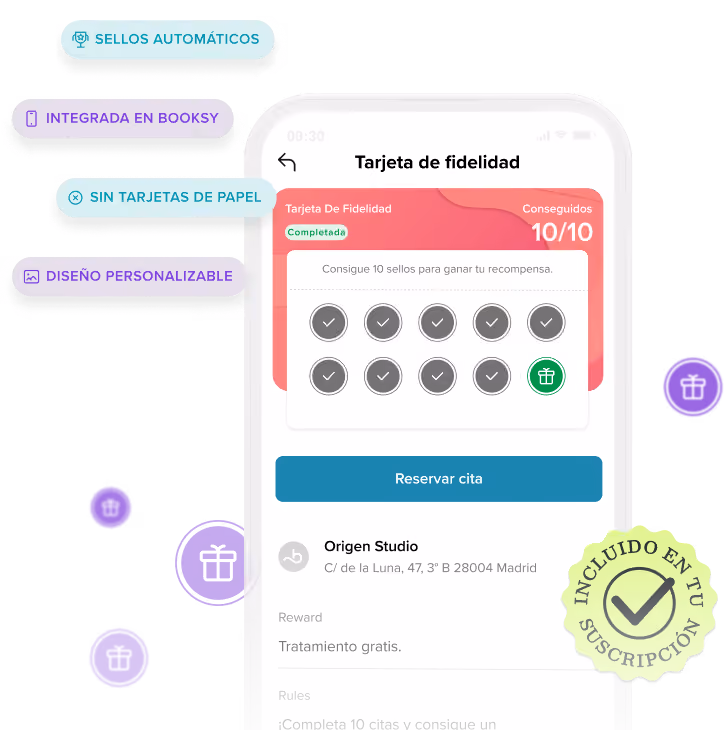 Sostenga de la mano un teléfono inteligente que muestra una pantalla de aplicación de tarjetas de fidelización digitales con 8 de los 8 sellos recolectados y opciones para reservar una cita en un centro de belleza, rodeado de funciones como sellos automáticos, integración con Booksy, tarjetas sin papel y un diseño personalizable.