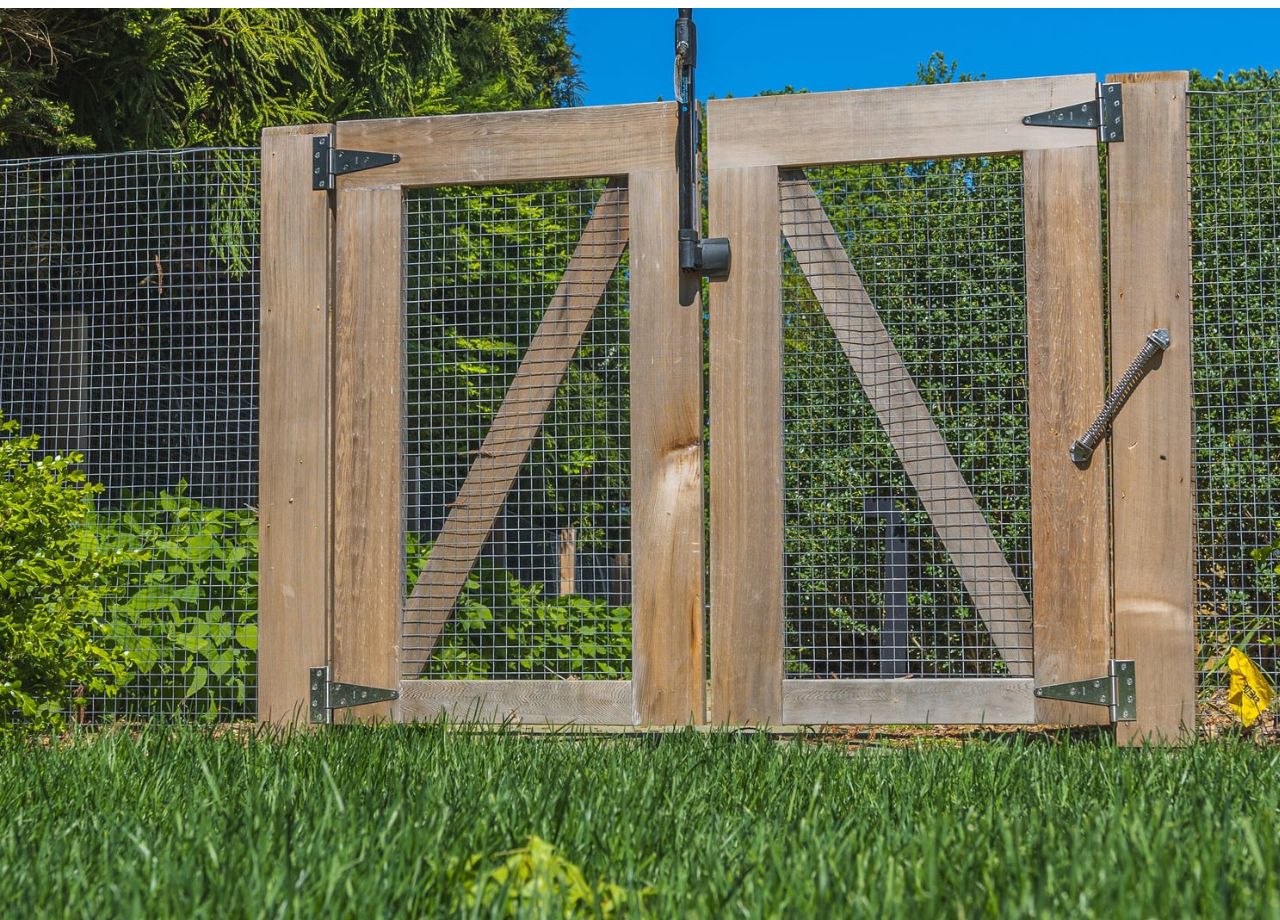 wooden backyard fence ideas
