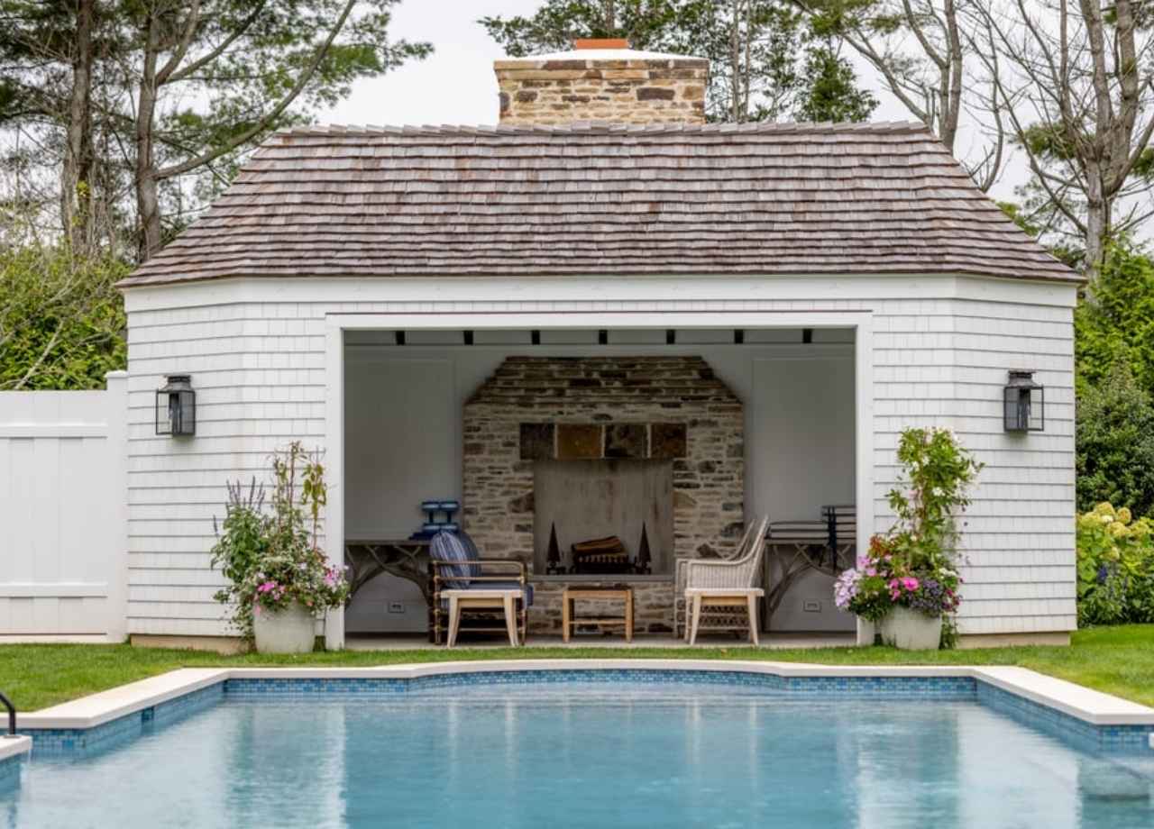 outdoor fireplace vs fire pit