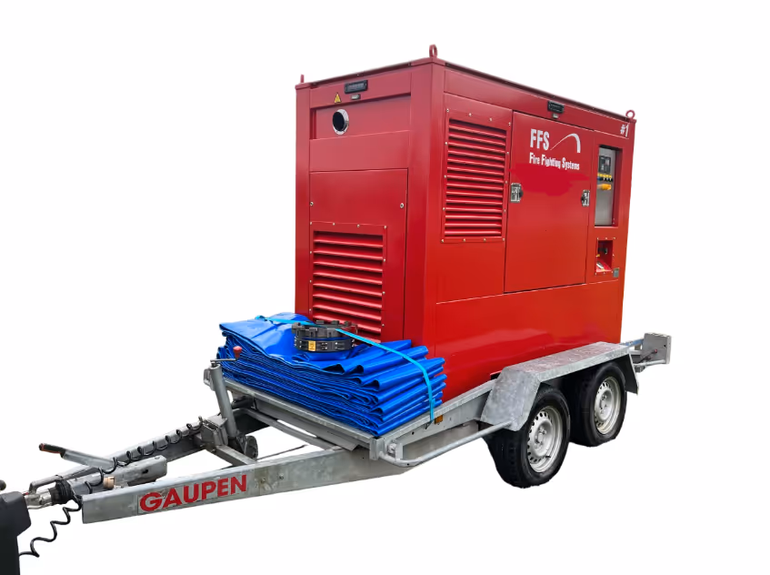 Red fire fighting system unit mounted on a silver double-axle trailer with blue folded tarpaulin and equipment on the front.
