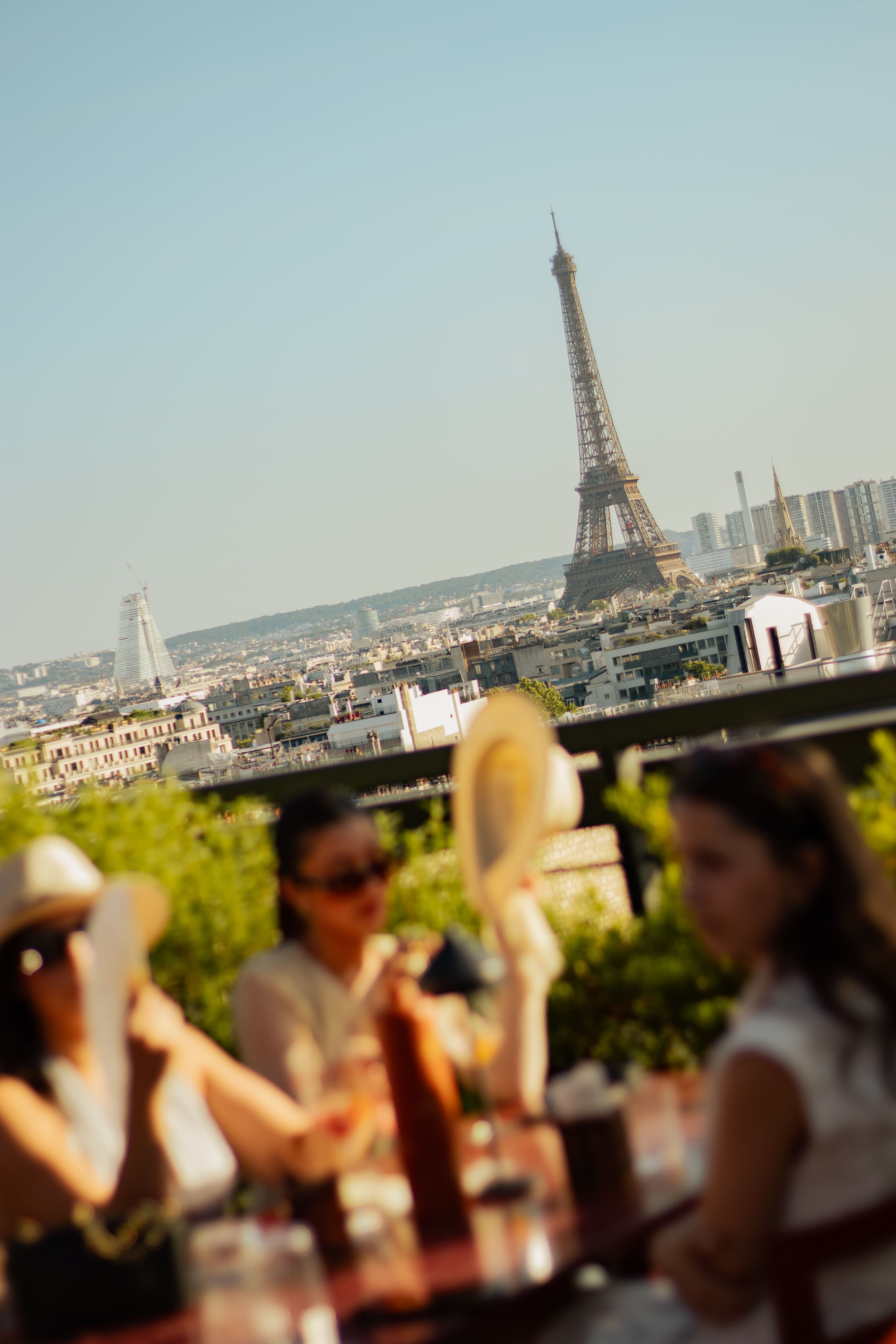 L’été indien à Paris : quatre terrasses pour prolonger les vacances