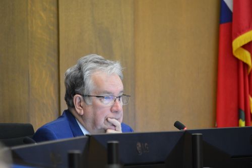 Council Talks Tariffs, Housing, Take Shots at Dave Smith After Hours in Closed Session