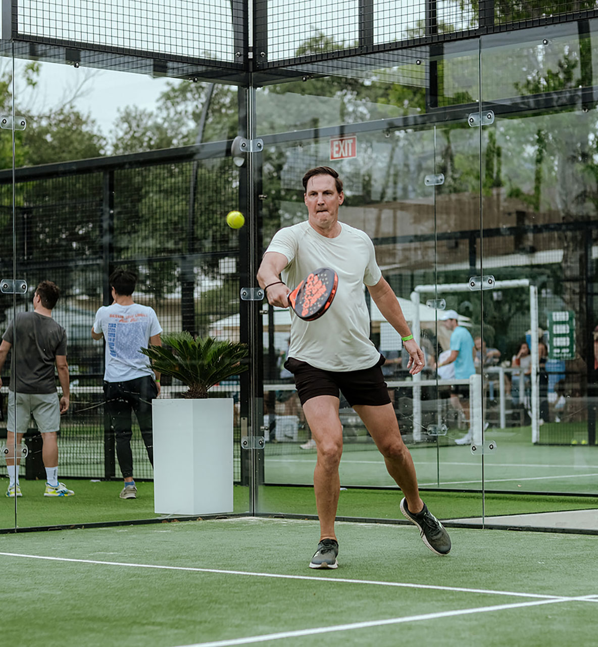 How To Develop A Strong Backhand In Padel