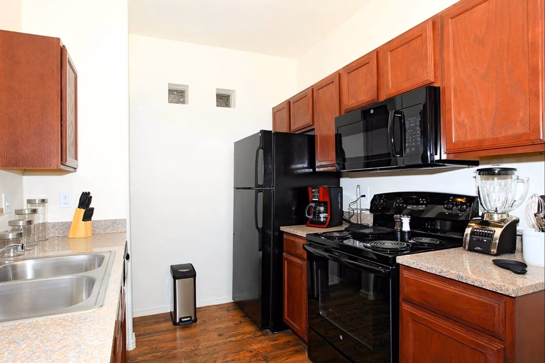 Kitchen with black appliacnes