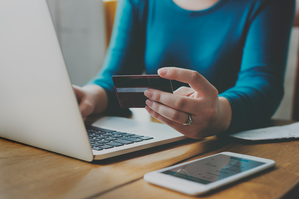  The Pump Penalty: Do Spiking Gas Prices Actually Drive Consumers to E-Commerce?