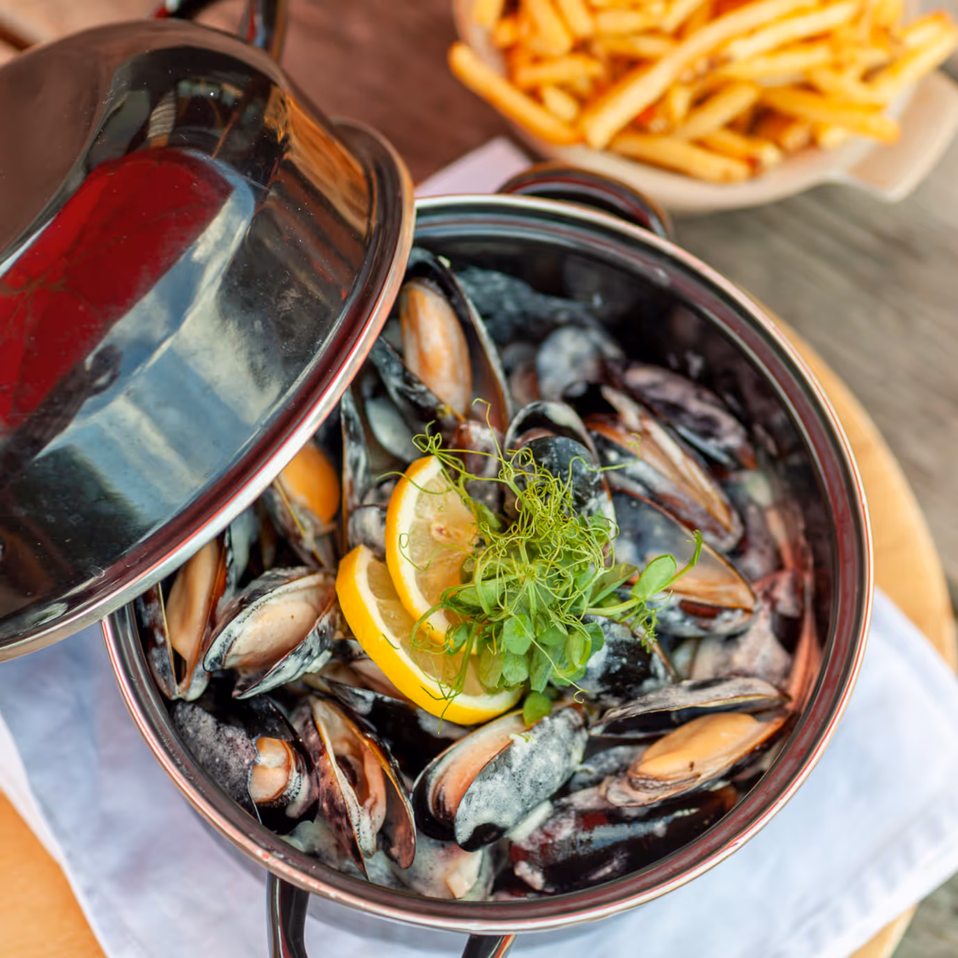 Pan of freshly cooked mussels