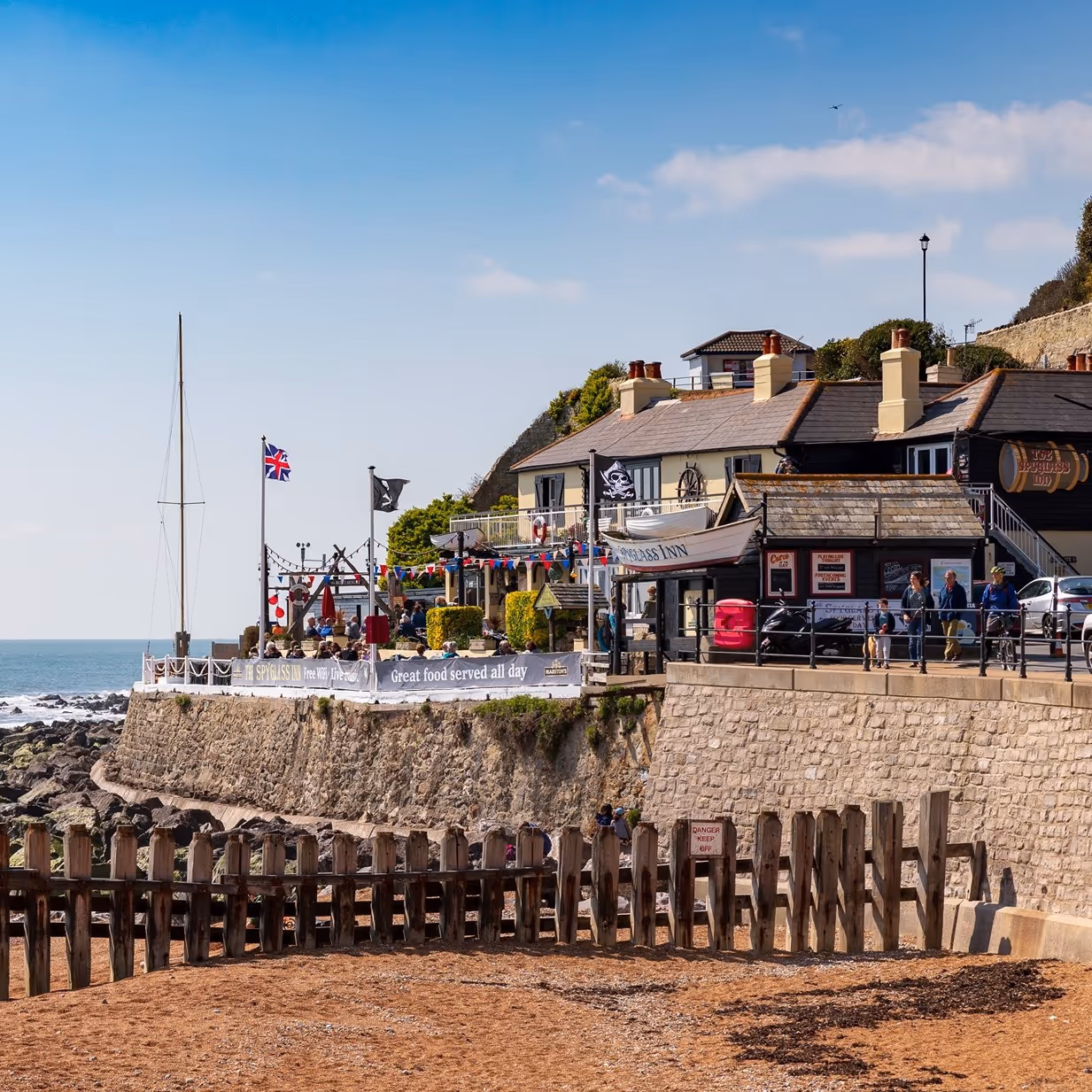 Pub on the edge of Ventnor bay