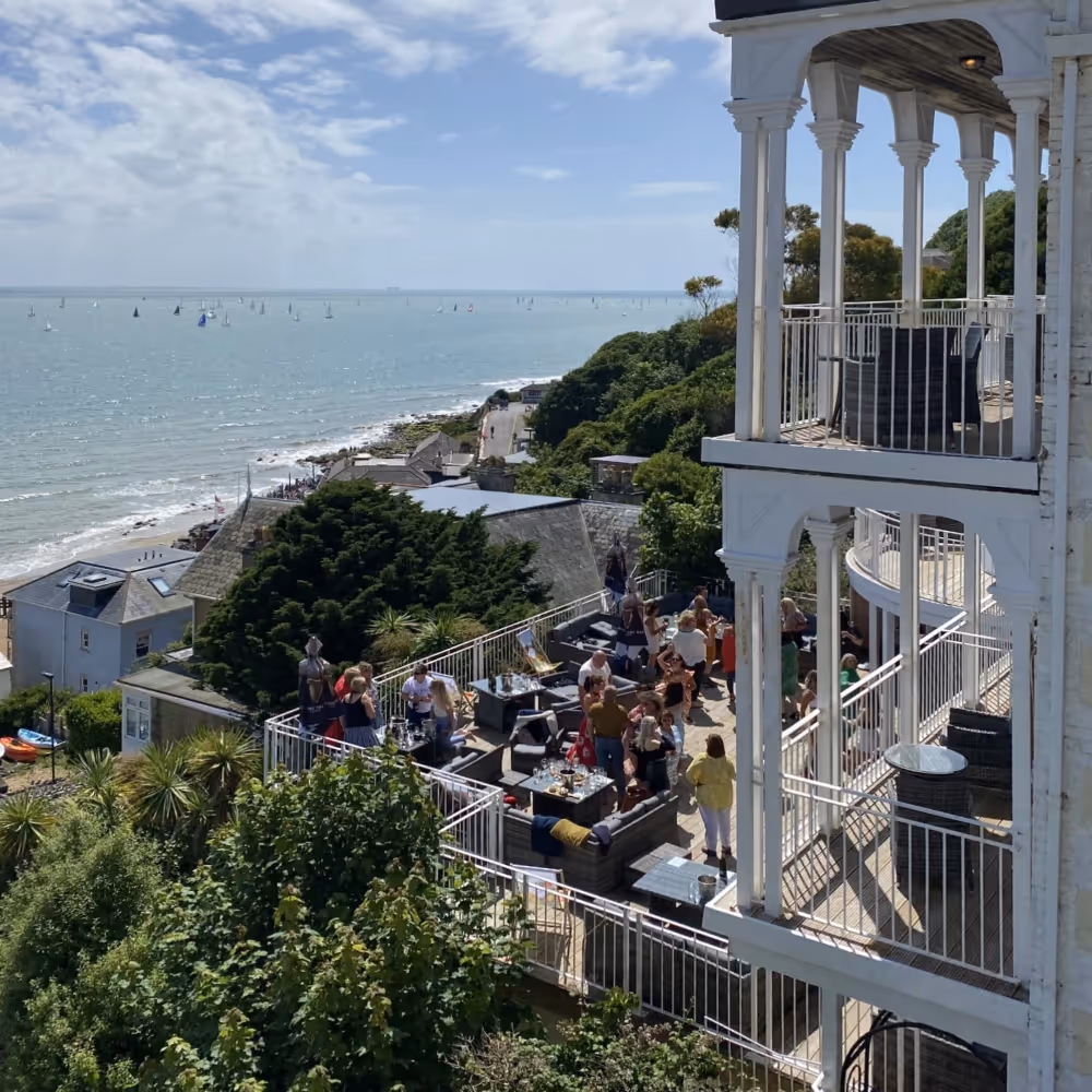 Wellington Hotel overlooking Ventnor Bay