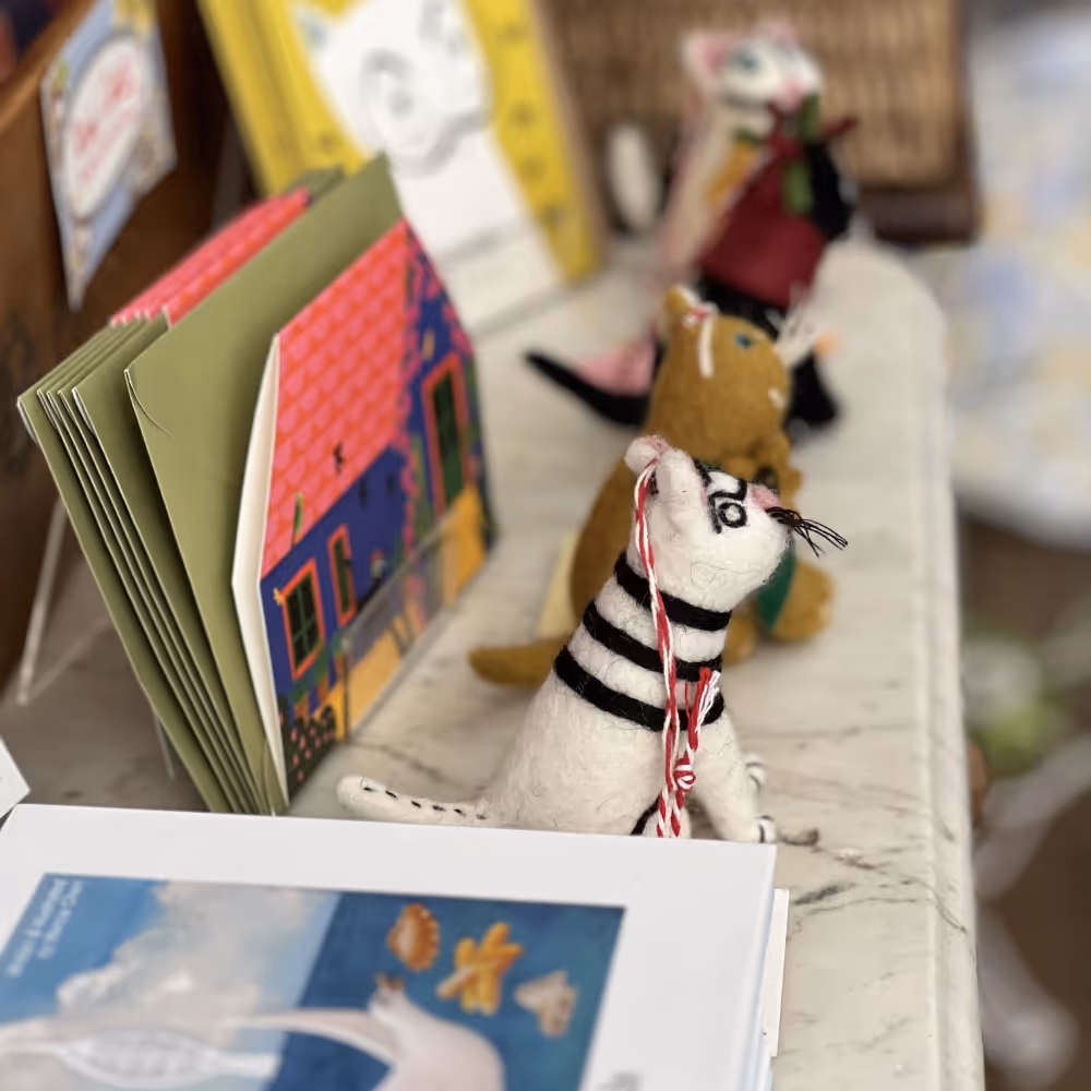 Felt cat decorations and cards in a gift shop
