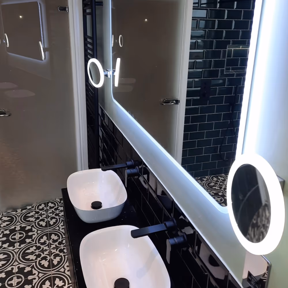 Double hand basin and illuminated mirror in an ensuite
