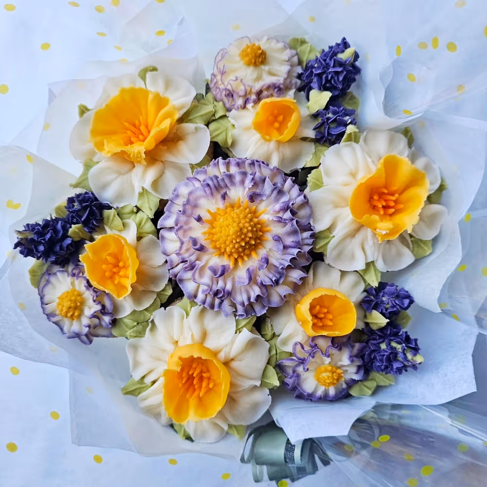 An exquisite bouquet made from cupcakes